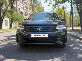 2021 Volkswagen Tiguan II Рестайлинг, чёрный, 3050000 рублей, вид 1