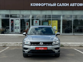 2017 Volkswagen Tiguan II, серебристый, 2075000 рублей, вид 2