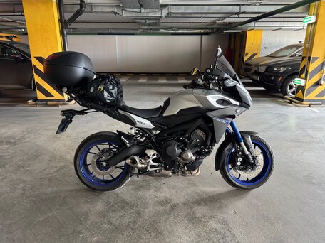 2015 Yamaha MT-09 Tracer (FJ-09), серый, 680000 рублей, вид 1
