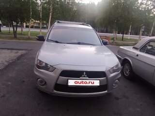 2010 Mitsubishi Outlander II Рестайлинг, серебристый, 1300000 рублей, вид 1
