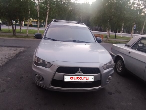 2010 Mitsubishi Outlander II Рестайлинг, серебристый, 1300000 рублей