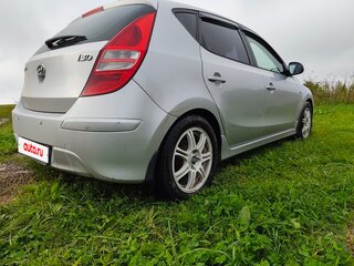 2011 Hyundai i30 I Рестайлинг, серебристый, 700000 рублей, вид 4