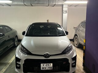 2021 Toyota Yaris IV, белый, 3700000 рублей, вид 2