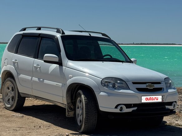 2012 Chevrolet Niva I Рестайлинг, белый, 570000 рублей - вид 4