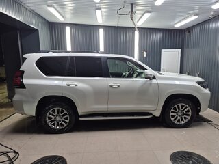 2020 Toyota Land Cruiser Prado 150 Series Рестайлинг 2, белый, 4750000 рублей, вид 4