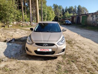 2012 Hyundai Solaris I, бежевый, 600000 рублей, вид 3