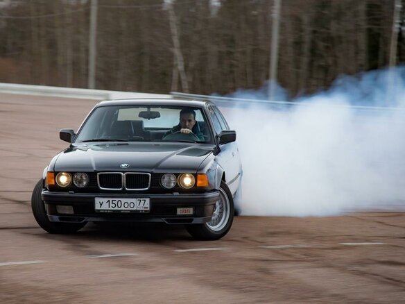 1993 BMW 7 серии 740i II (E32), серый - вид 15