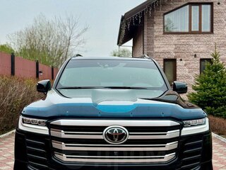 2022 Toyota Land Cruiser 300 Series, чёрный, 12000000 рублей, вид 3