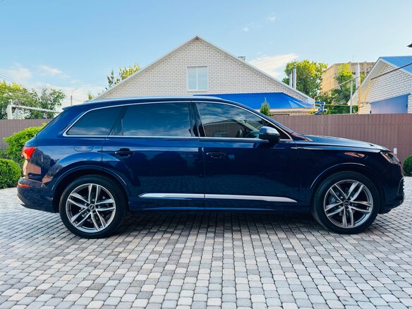 2021 Audi Q7 45 TDI II (4M) Рестайлинг, синий, 9490000 рублей - вид 8