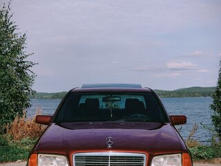 2000 Mercedes-Benz C-Класс 180 I (W202) Рестайлинг, чёрный, 300000 рублей, вид 2