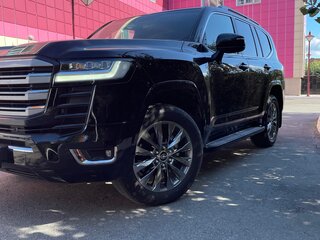 2023 Toyota Land Cruiser 300 Series, чёрный, 13000000 рублей, вид 1