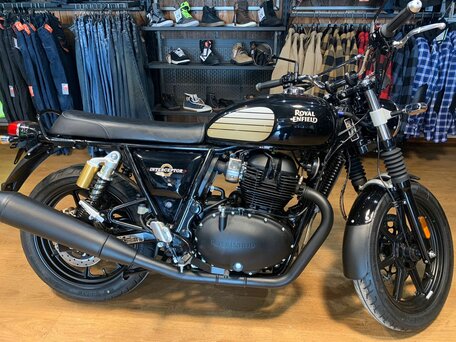 2025 Royal Enfield Interceptor 650, чёрный, 645420 рублей, вид 1