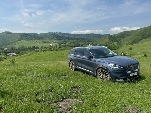 2021 Lincoln Aviator II, синий, 6900000 рублей - вид 3