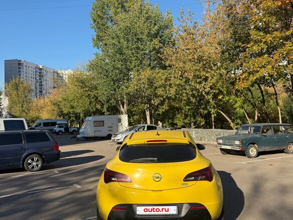 2014 Opel Astra GTC J Рестайлинг, жёлтый, 950000 рублей - вид 4