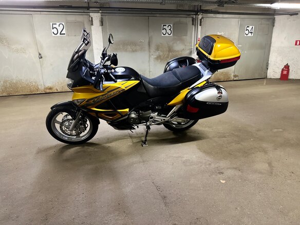 2009 Honda XL1000V Varadero, золотистый - вид 6