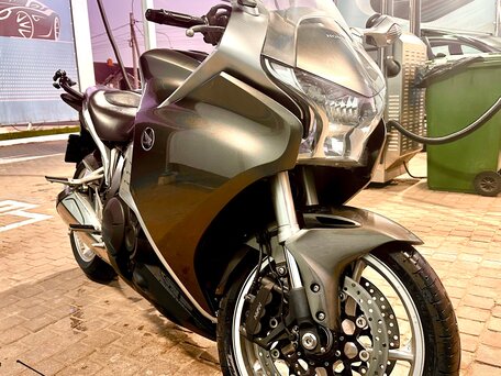 2012 Honda VFR 1200, серый, 950000 рублей, вид 1