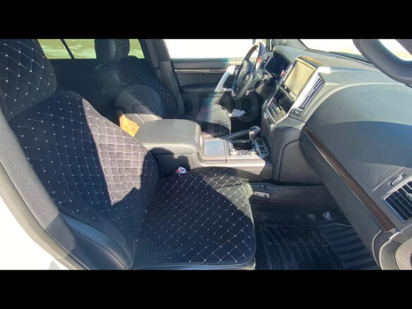 2017 Toyota Land Cruiser 200 Series Рестайлинг 2, белый, 8800000 рублей - вид 12