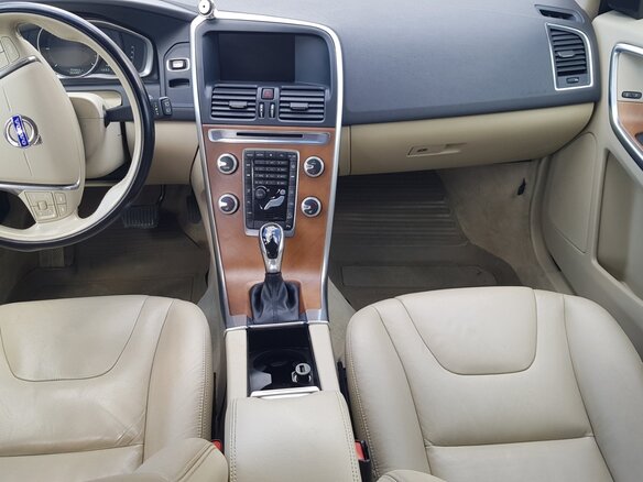 2014 Volvo XC60 I Рестайлинг, белый, 1800000 рублей - вид 4