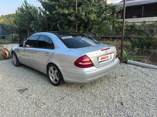 2003 Mercedes-Benz E-Класс 200 III (W211, S211), серебристый, 690000 рублей, вид 3