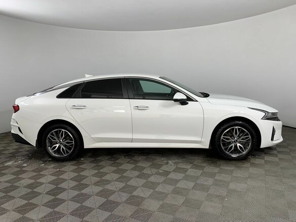 2020 Kia K5 III, белый, 2100000 рублей - вид 1