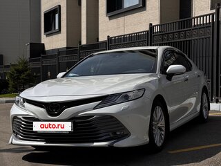 2021 Toyota Camry VIII (XV70), белый, 3050000 рублей, вид 4