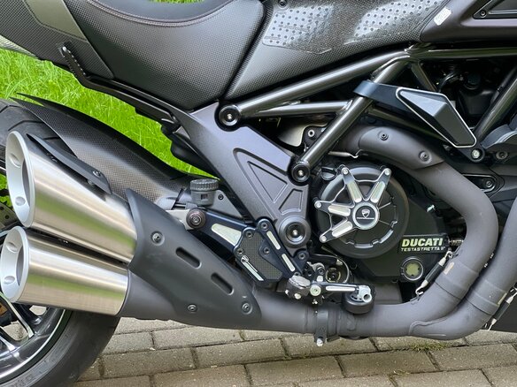 2015 Ducati Diavel Carbon, чёрный - вид 12
