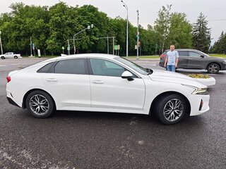 2021 Kia K5 III, белый, 1690000 рублей, вид 3