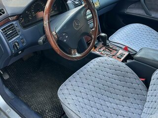 2001 Mercedes-Benz E-Класс 320 II (W210, S210) Рестайлинг, серебристый, 550000 рублей, вид 2