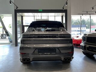2026 Porsche Cayenne Turbo E-Hybrid III Рестайлинг, серый, 26800000 рублей, вид 4
