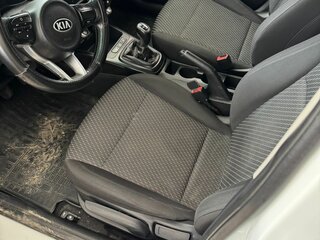 2017 Kia Rio III Рестайлинг, белый, 810000 рублей, вид 3