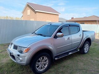 2013 Mitsubishi L200 IV Рестайлинг, серебристый, 1350000 рублей, вид 1