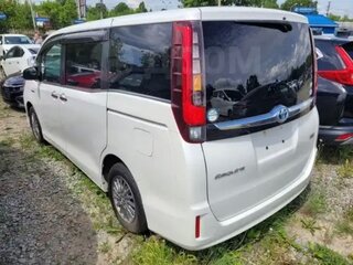 2015 Toyota Esquire I, белый, 2050000 рублей, вид 3