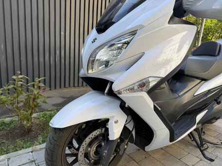 2018 Suzuki Burgman (SkyWave) 400, белый, 400000 рублей, вид 2