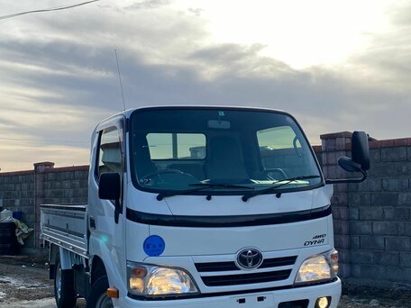 2014 Toyota Dyna, белый, 3397000 рублей, вид 2