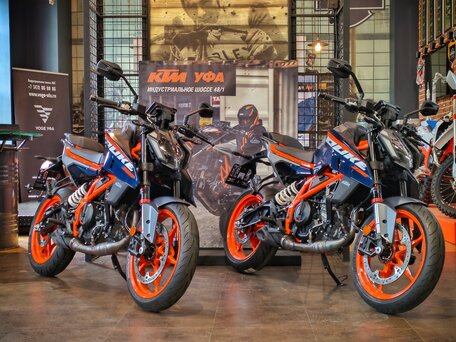 2026 KTM 390 Duke, синий, 699000 рублей, вид 2