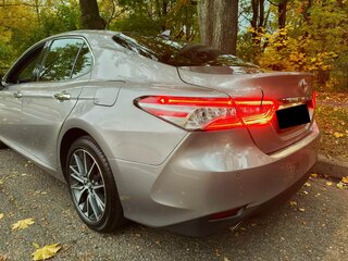2023 Toyota Camry VIII (XV70) Рестайлинг, серебристый, 3770000 рублей, вид 4