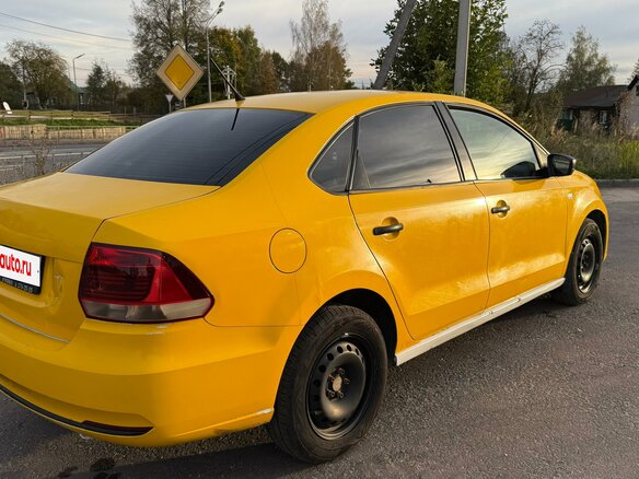 2016 Volkswagen Polo V Рестайлинг, жёлтый, 590000 рублей - вид 5