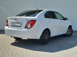 2014 Chevrolet Aveo II, белый, 749000 рублей, вид 4