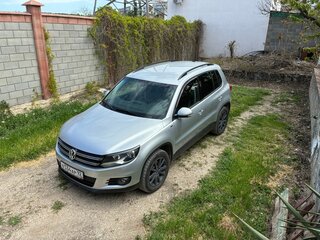 2016 Volkswagen Tiguan I Рестайлинг, серебристый, 1750000 рублей, вид 2