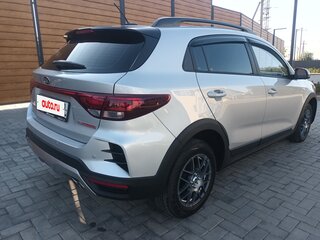 2021 Kia Rio X IV Рестайлинг, серебристый, 1850000 рублей, вид 4