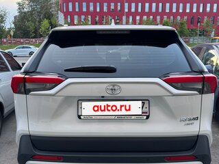 2025 Toyota RAV4 V (XA50), белый, 3950000 рублей, вид 3