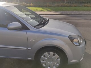 2010 Kia Rio II Рестайлинг, серебристый, 600000 рублей, вид 5