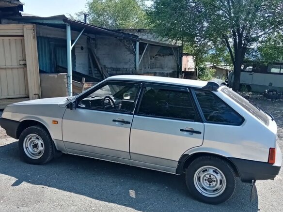 2004 Lada (ВАЗ) 21093i, серебристый, 280000 рублей - вид 1