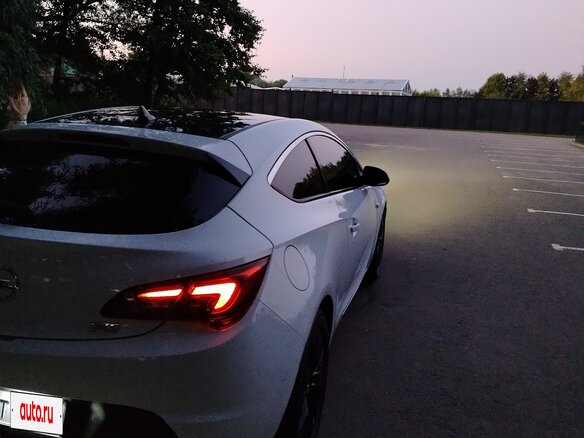 2014 Opel Astra GTC J Рестайлинг, белый, 750000 рублей - вид 11