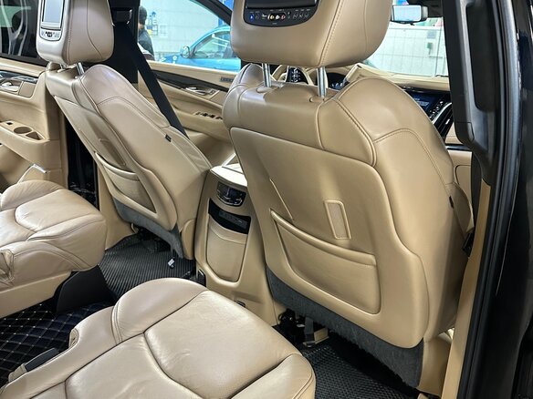 2017 Cadillac Escalade IV, чёрный, 4990000 рублей - вид 17