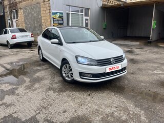 2017 Volkswagen Polo V Рестайлинг, белый, 690000 рублей, вид 3