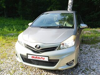 2011 Toyota Vitz III (XP130), серебристый, 777000 рублей, вид 2