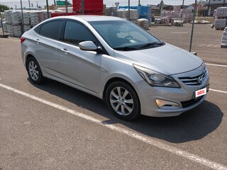 2015 Hyundai Solaris I Рестайлинг, серебристый, 980000 рублей, вид 3