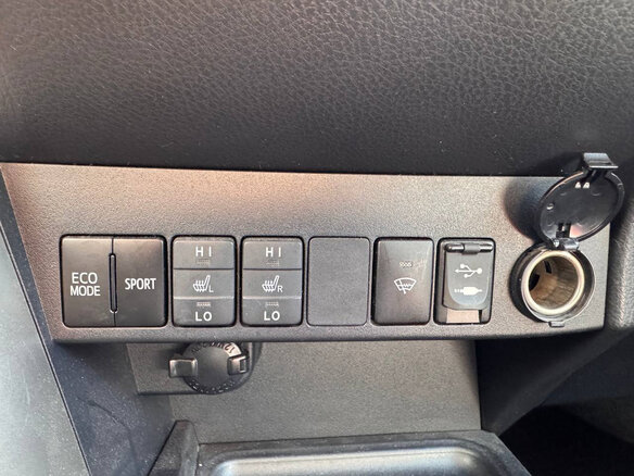 2014 Toyota RAV4 IV (XA40), белый, 2000000 рублей - вид 12