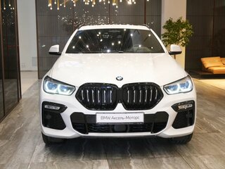 2021 BMW X6 40i III (G06), белый, 7295000 рублей, вид 2